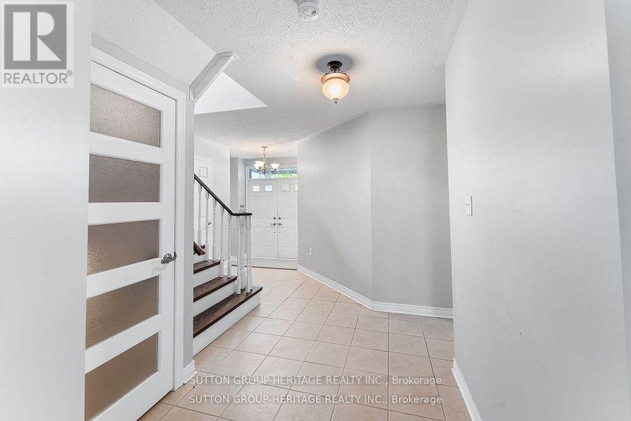 34 Ball Crescent, Whitby, Ontario  L1P 1W6 - Photo 16 - E12366143