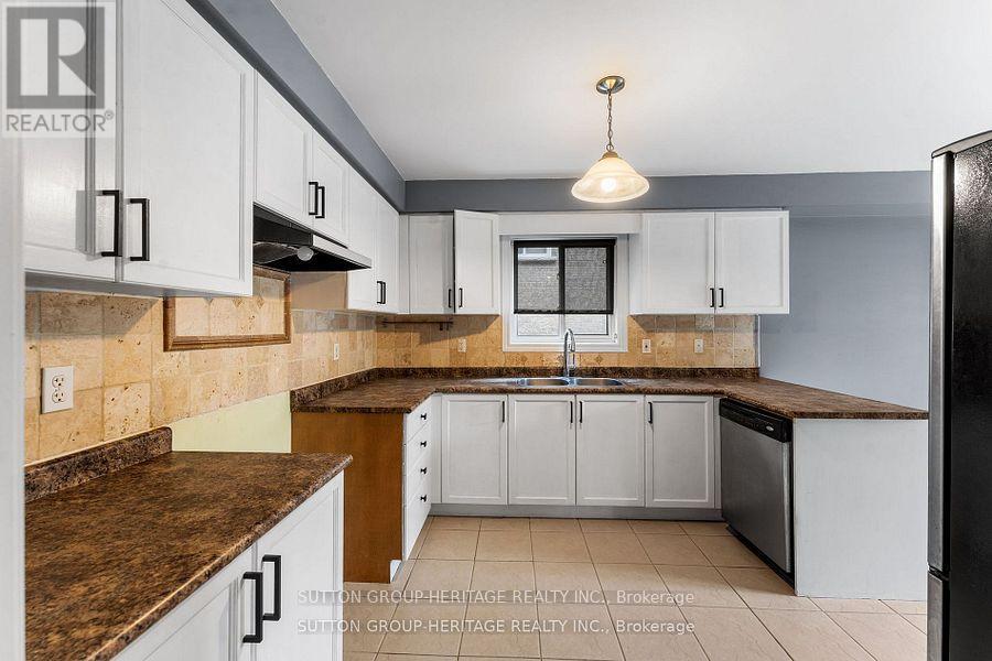 34 Ball Crescent, Whitby, Ontario  L1P 1W6 - Photo 9 - E12366143