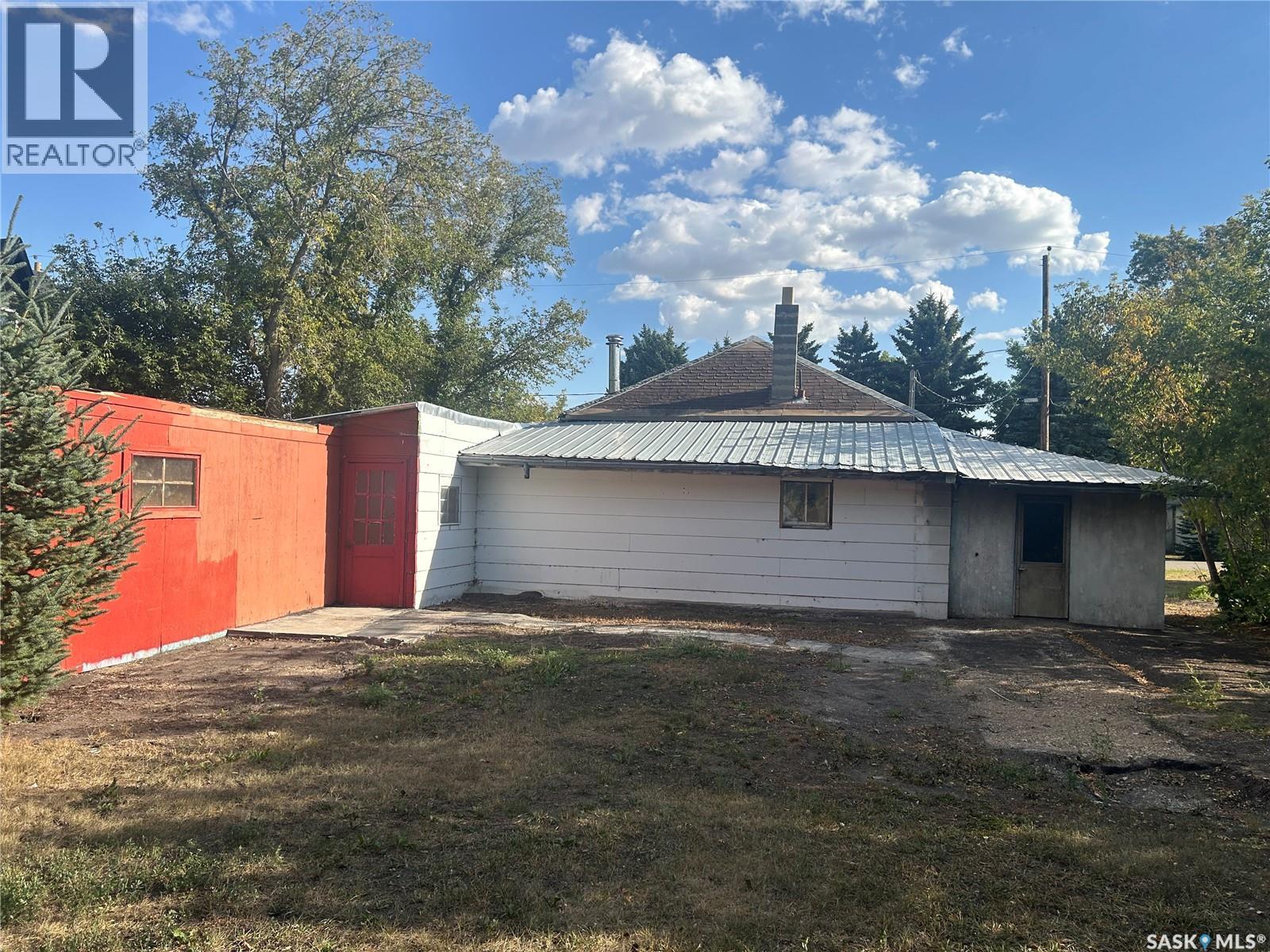 802 Athabaska Avenue, Grenfell, Saskatchewan  S0G 2B0 - Photo 3 - SK990315