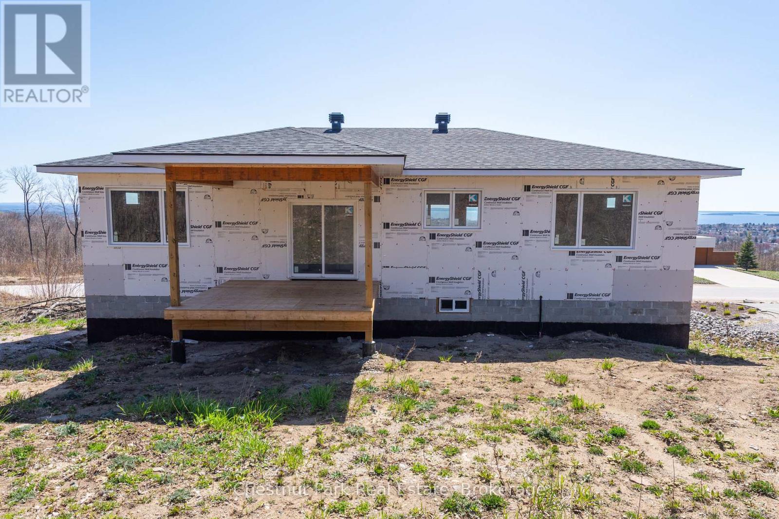 452 Surrey Drive, North Bay, Ontario  P1C 1E7 - Photo 4 - X12366181