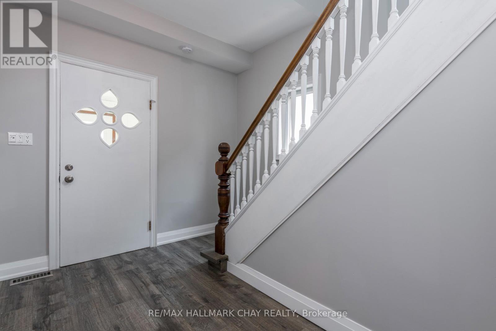 223 Laclie Street, Orillia, Ontario  L3V 4N5 - Photo 2 - S12366114