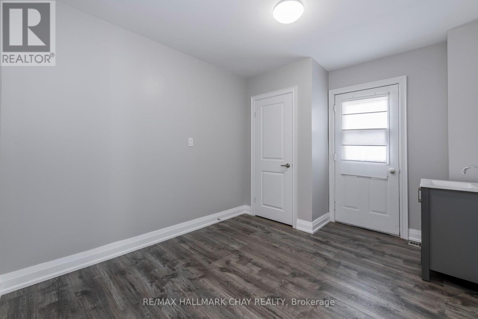223 Laclie Street, Orillia, Ontario  L3V 4N5 - Photo 7 - S12366114