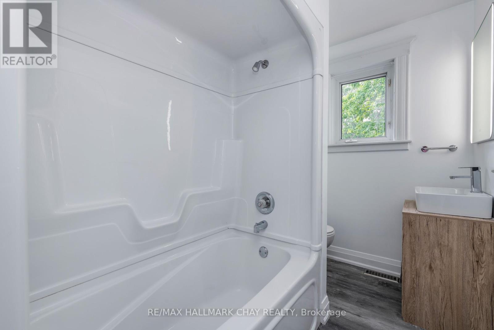 223 Laclie Street, Orillia, Ontario  L3V 4N5 - Photo 9 - S12366114