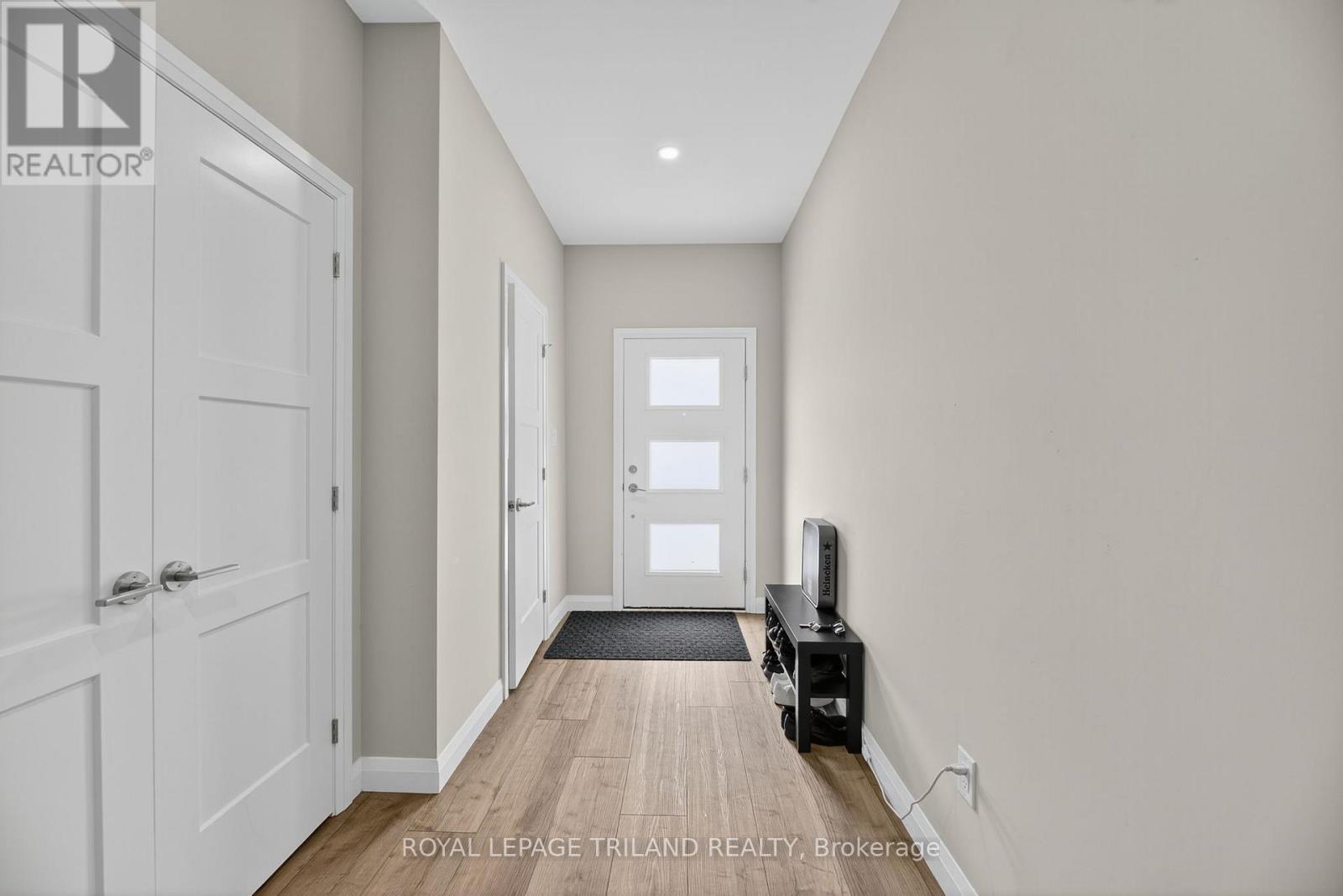 30 - 17 Nicholson Street, Lucan Biddulph, Ontario  N0M 2J0 - Photo 2 - X12366218