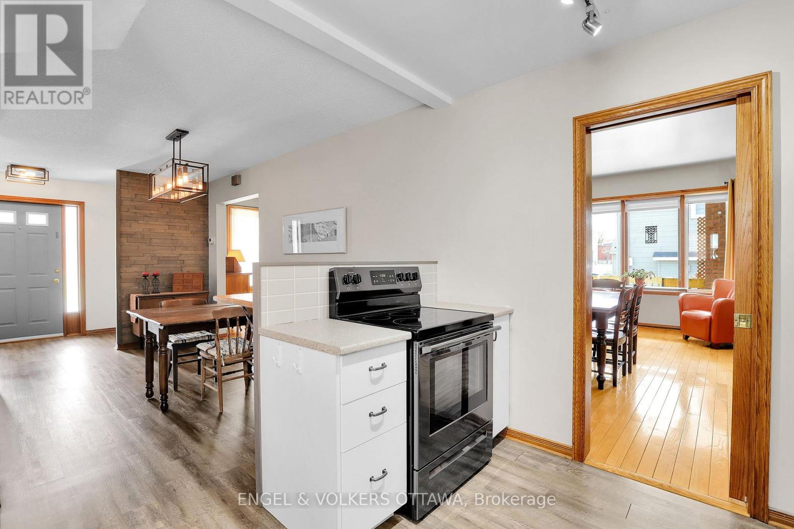 190 John Street N, Arnprior, Ontario  K7S 2N9 - Photo 12 - X12366205