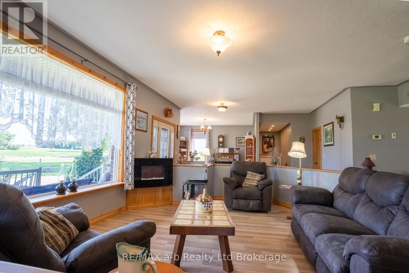 324500 Mount Elgin Road, South-West Oxford, Ontario  N0J 1N0 - Photo 14 - X12366216