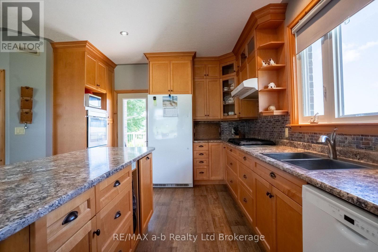 324500 Mount Elgin Road, South-West Oxford, Ontario  N0J 1N0 - Photo 17 - X12366216