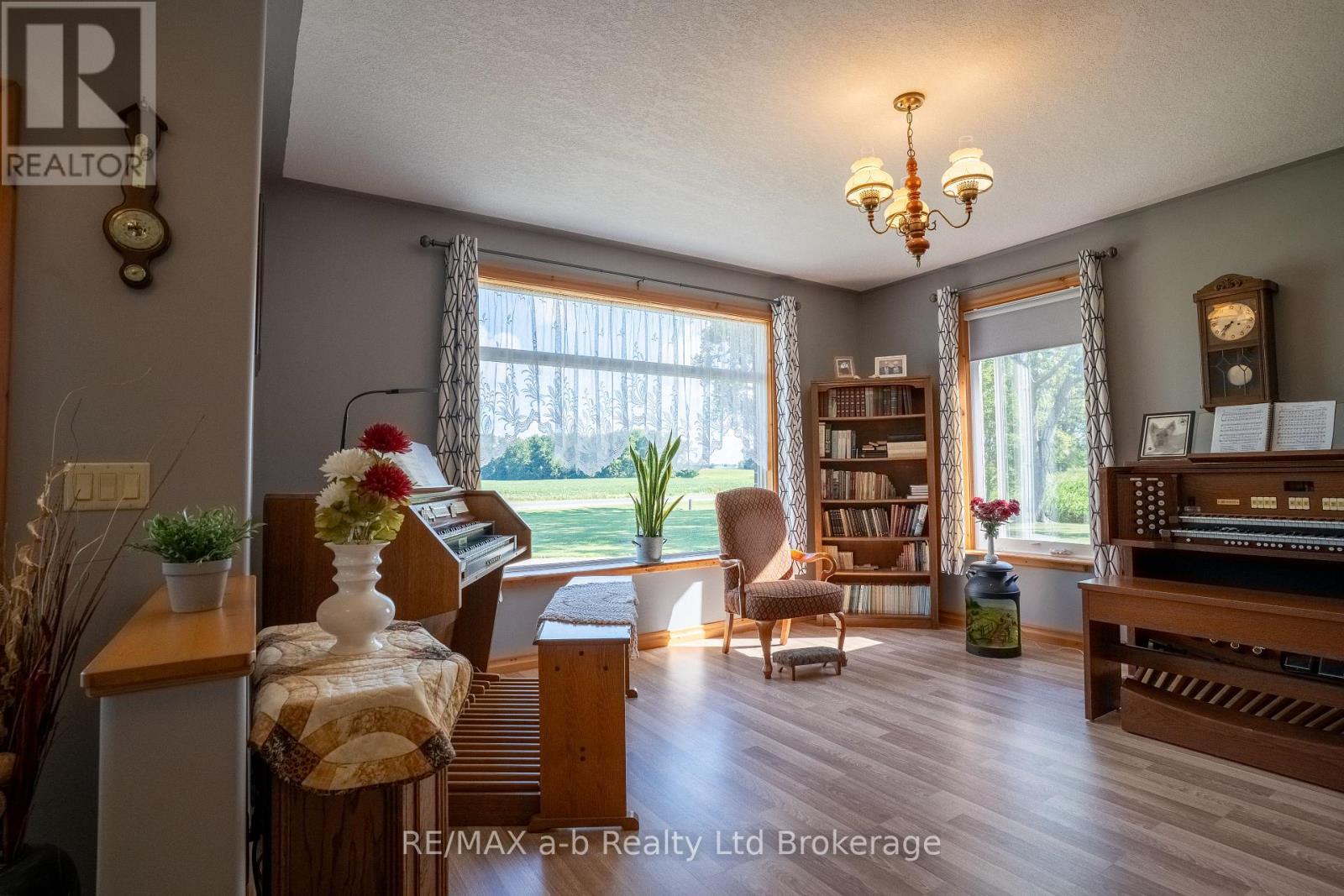324500 Mount Elgin Road, South-West Oxford, Ontario  N0J 1N0 - Photo 18 - X12366216