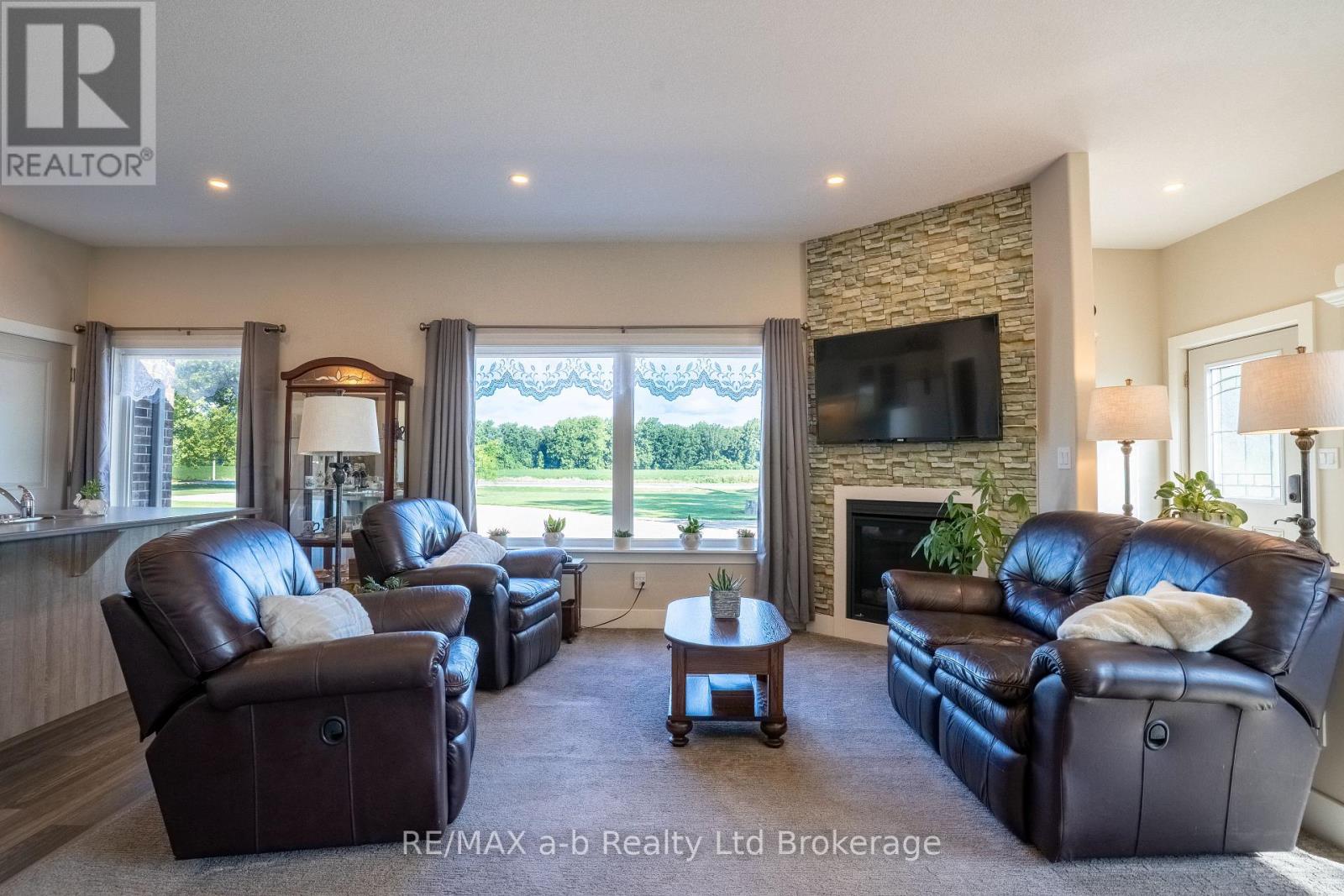 324500 Mount Elgin Road, South-West Oxford, Ontario  N0J 1N0 - Photo 7 - X12366216