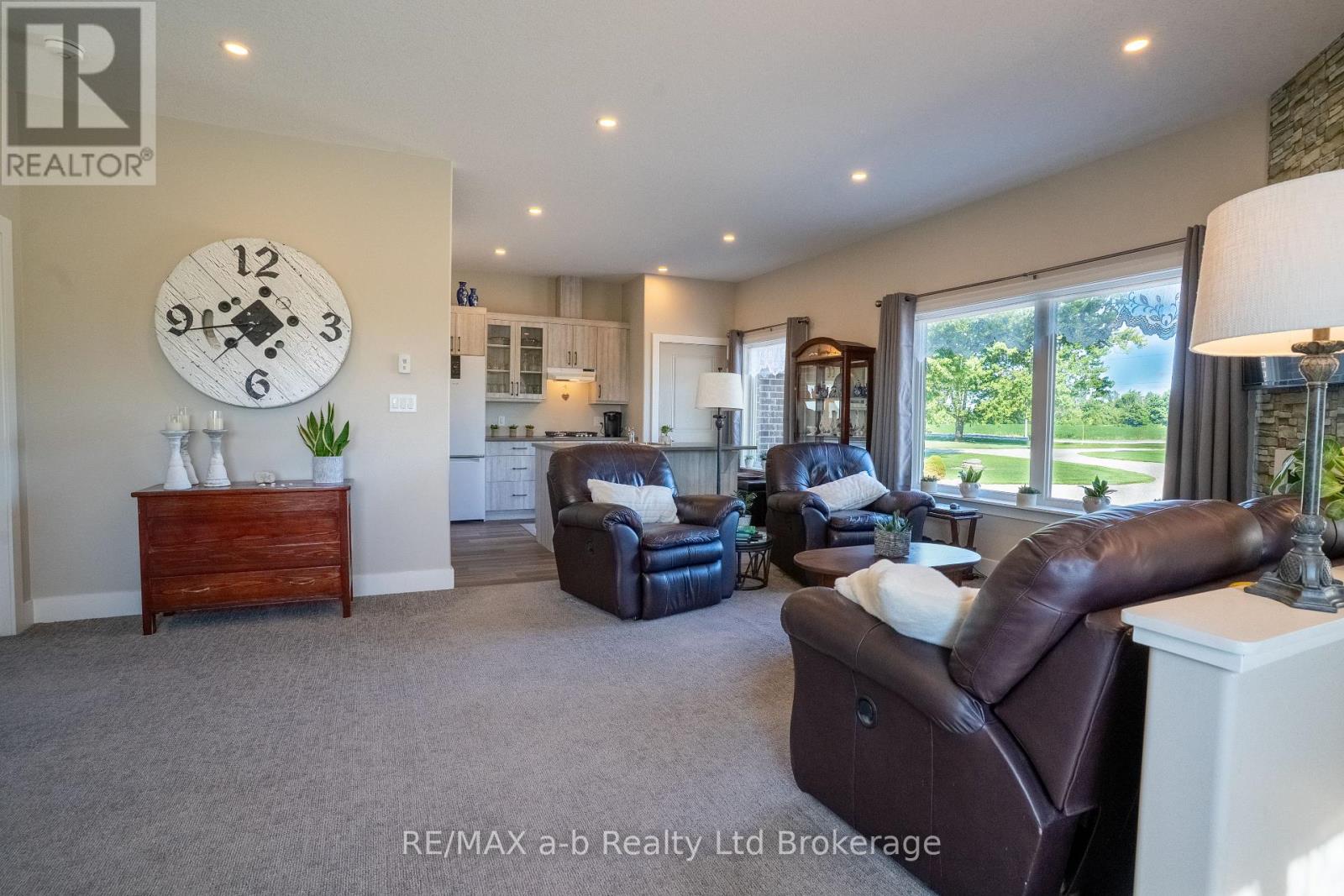 324500 Mount Elgin Road, South-West Oxford, Ontario  N0J 1N0 - Photo 8 - X12366216