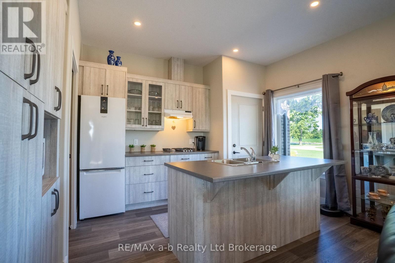 324500 Mount Elgin Road, South-West Oxford, Ontario  N0J 1N0 - Photo 9 - X12366216