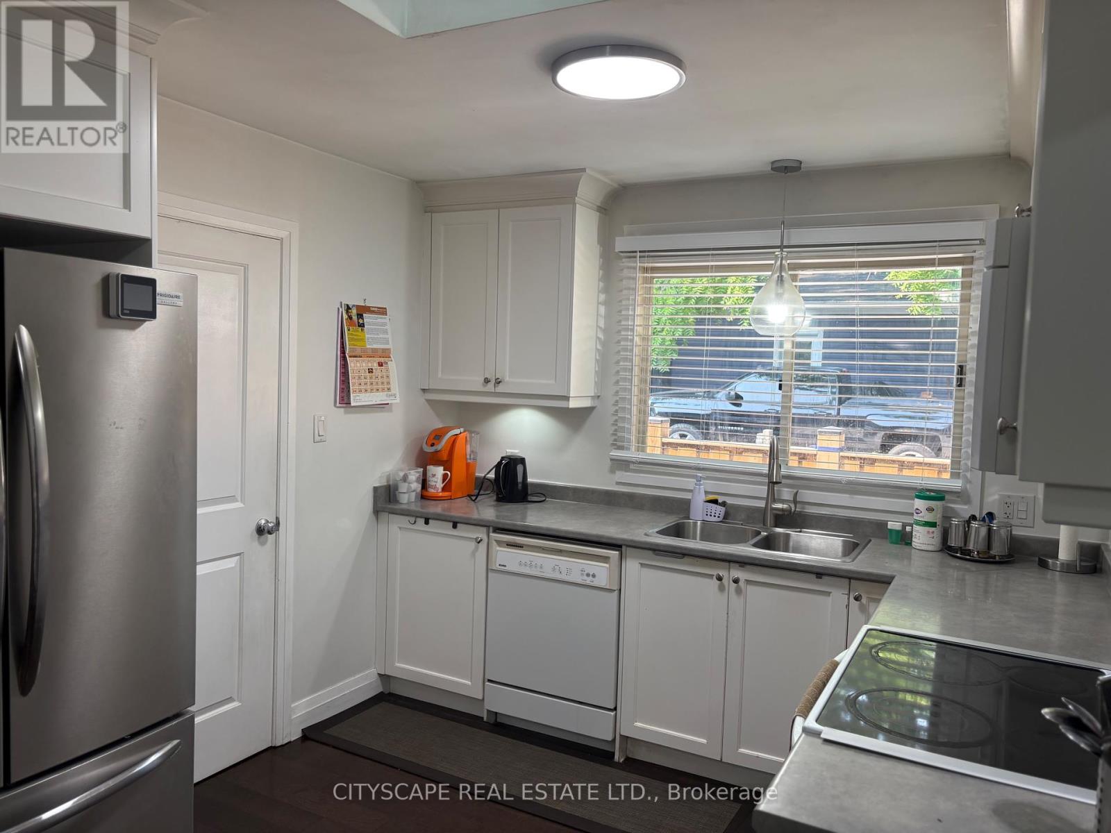 Upper Unit Only - 14 Guest Street, Brampton, Ontario  L6W 1T8 - Photo 8 - W12366028