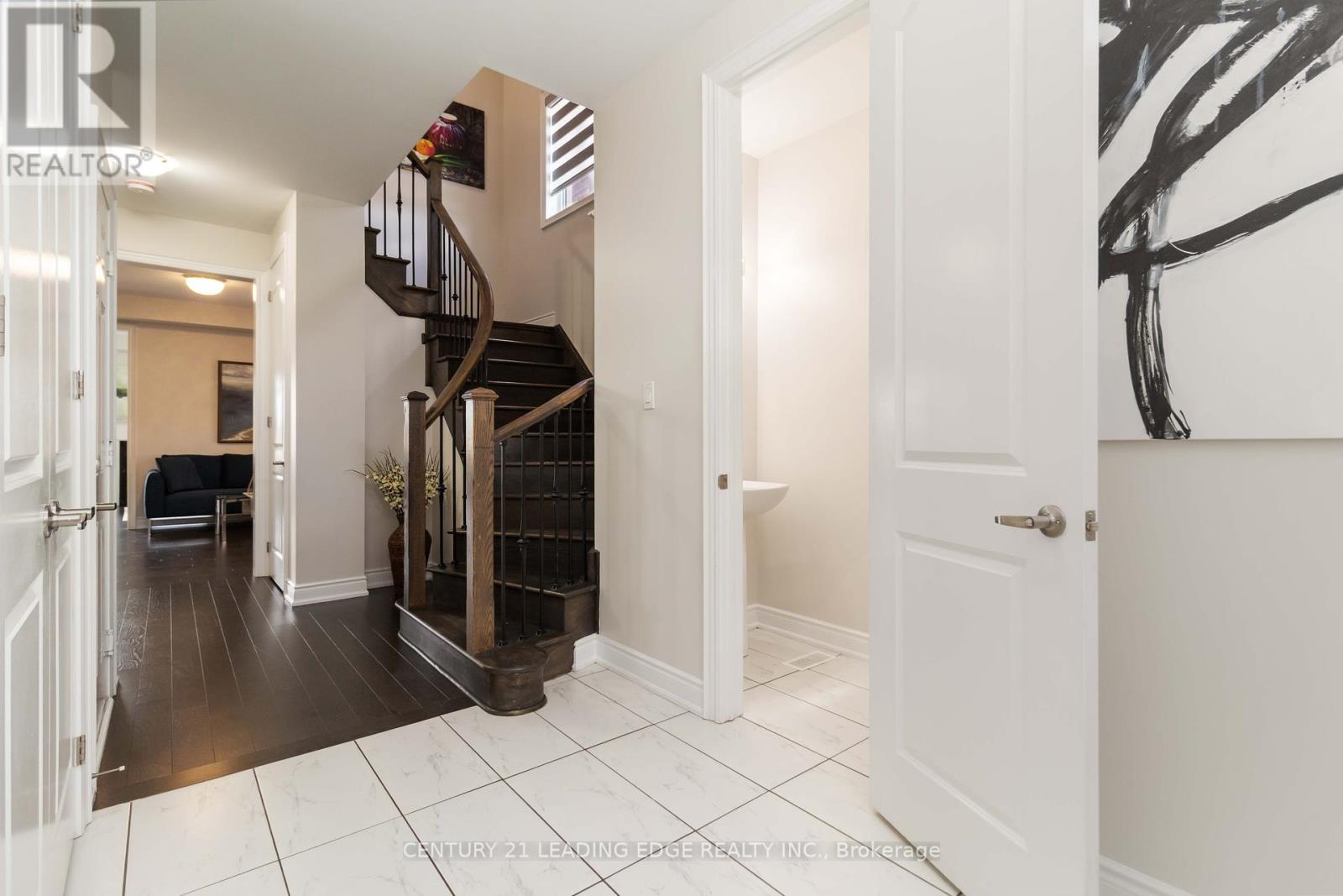 4 Wainwright Drive, Brampton, Ontario L7A 0C7 - Photo 5 - W12366043