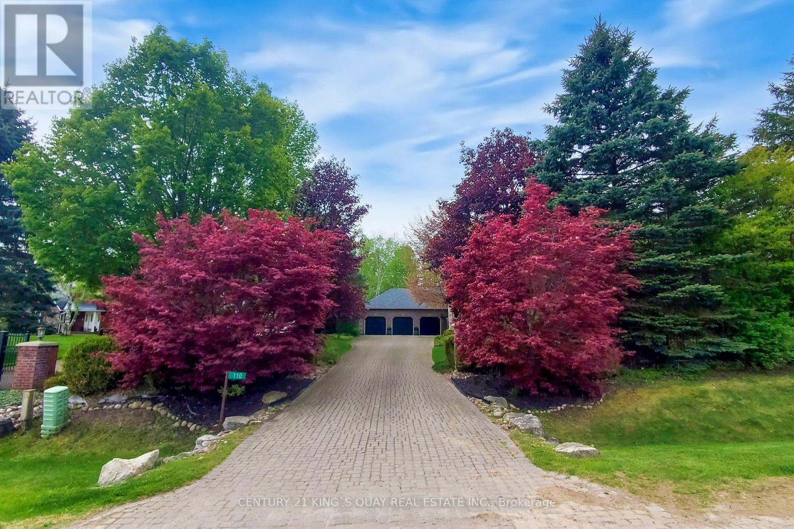 110 Crawford Crescent, Milton (Campbellville), Ontario  L0P 1B0 - Photo 2 - W12366052