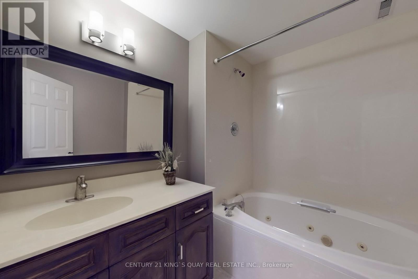 110 Crawford Crescent, Milton (Campbellville), Ontario  L0P 1B0 - Photo 40 - W12366052