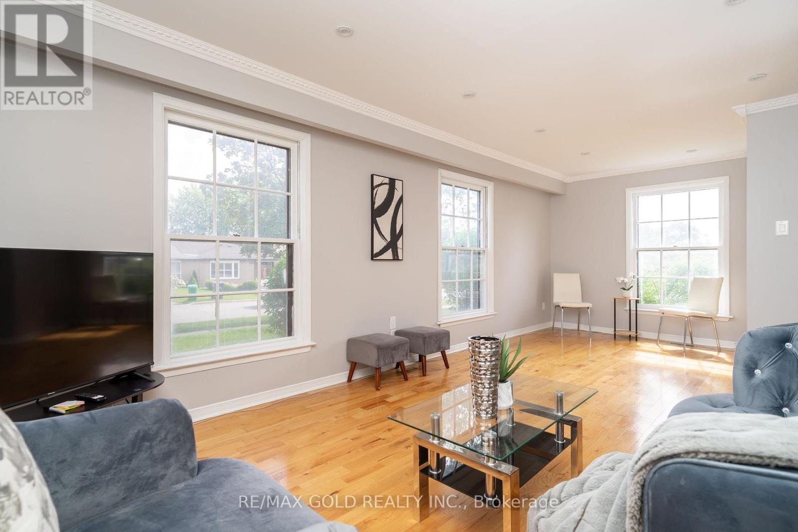 66 Danesbury Crescent, Brampton, Ontario  L6T 1T3 - Photo 11 - W12366080