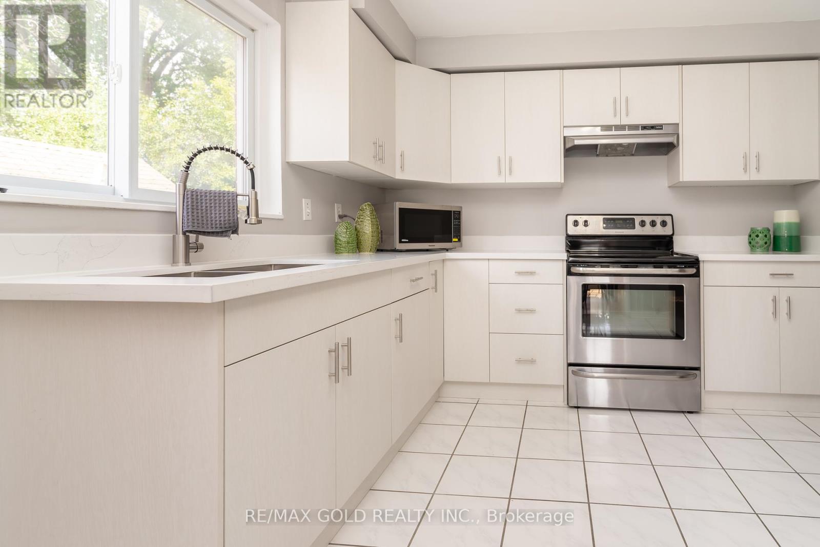 66 Danesbury Crescent, Brampton, Ontario  L6T 1T3 - Photo 14 - W12366080