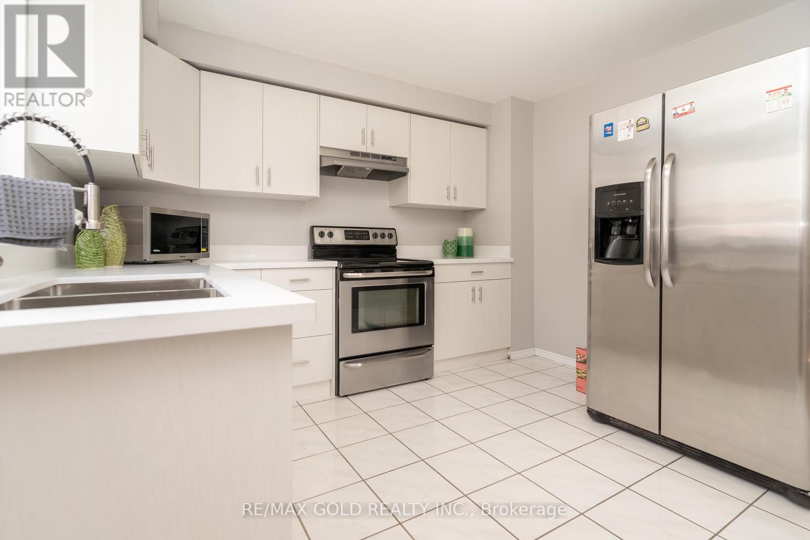 66 Danesbury Crescent, Brampton, Ontario  L6T 1T3 - Photo 15 - W12366080