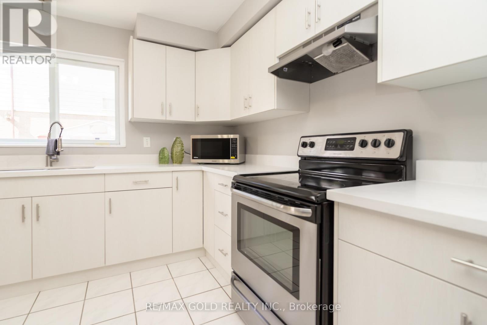 66 Danesbury Crescent, Brampton, Ontario  L6T 1T3 - Photo 16 - W12366080