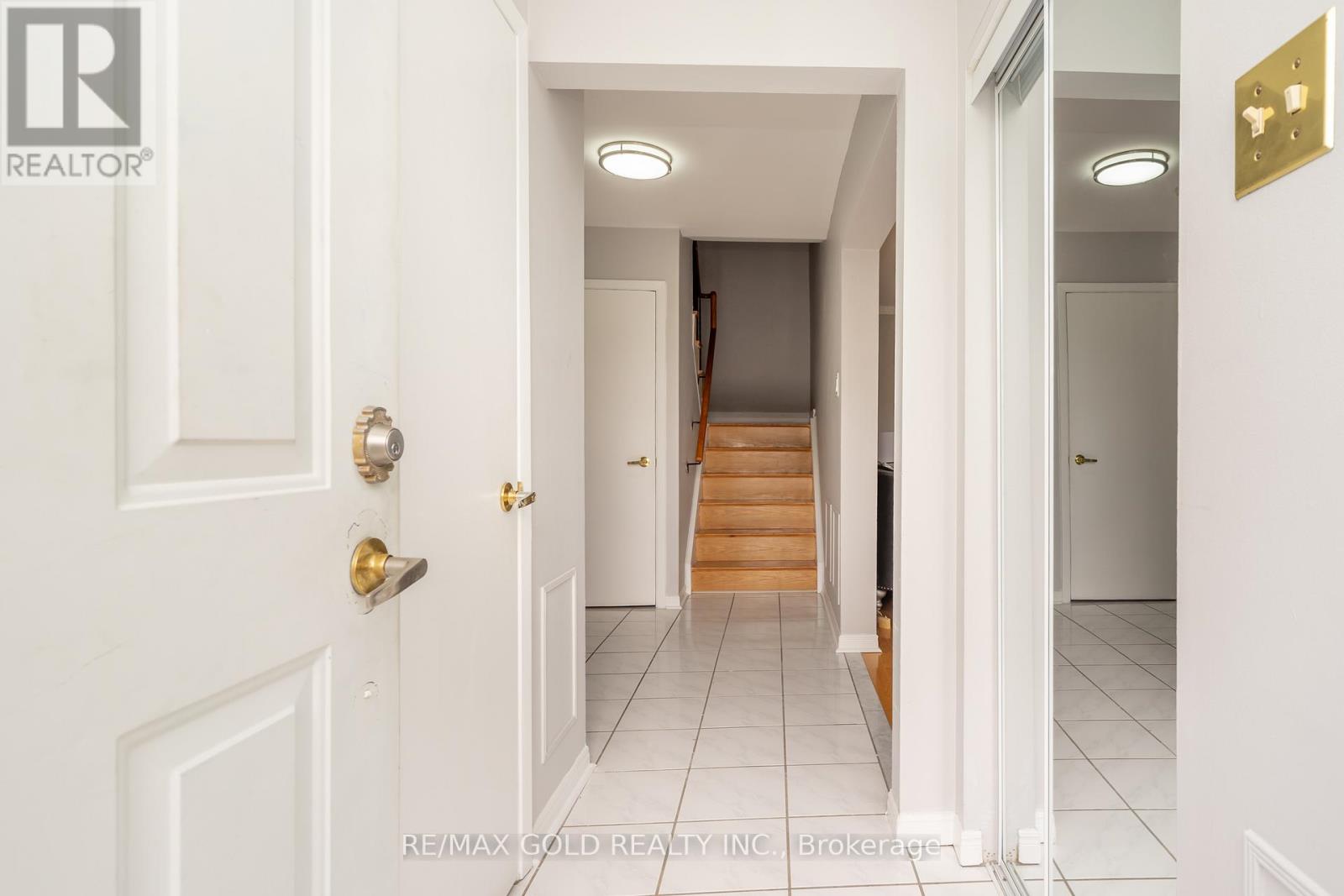 66 Danesbury Crescent, Brampton, Ontario  L6T 1T3 - Photo 7 - W12366080