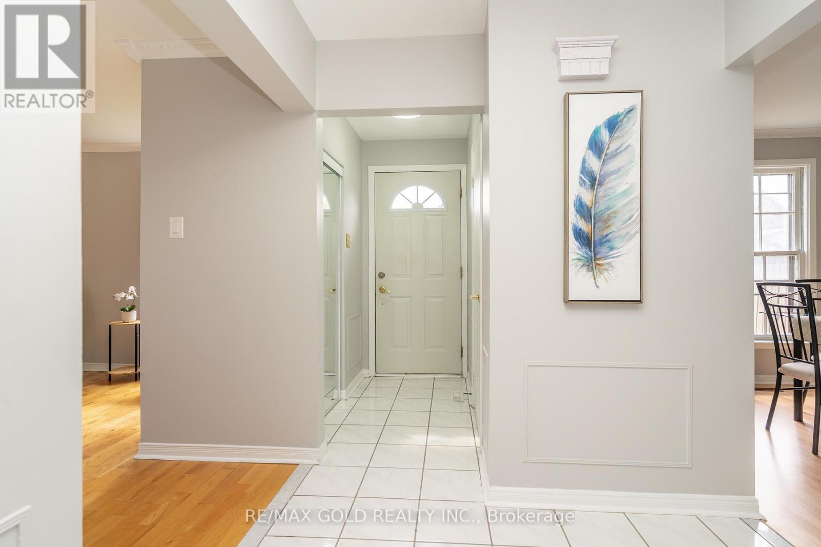 66 Danesbury Crescent, Brampton, Ontario  L6T 1T3 - Photo 8 - W12366080