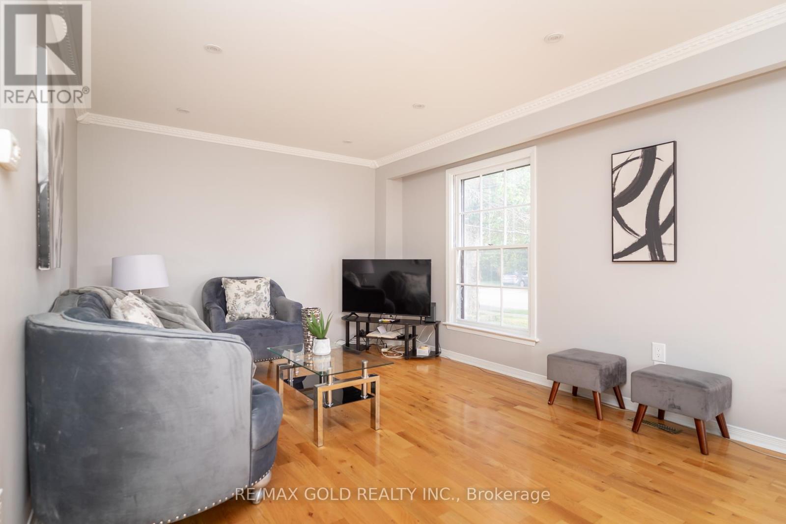 66 Danesbury Crescent, Brampton, Ontario  L6T 1T3 - Photo 9 - W12366080