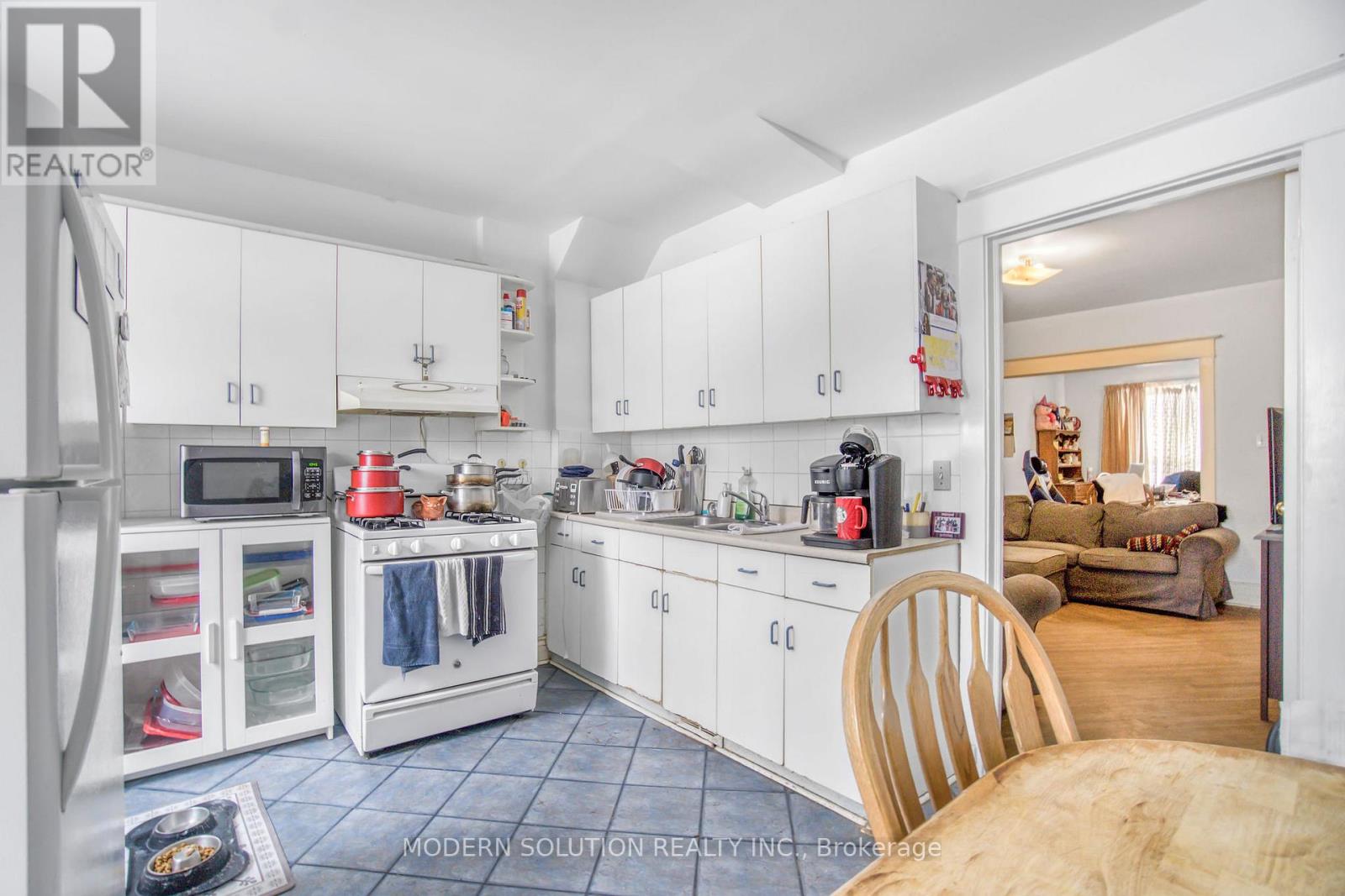 2 Rockwell Avenue, Toronto, Ontario  M6N 1N3 - Photo 14 - W12366109