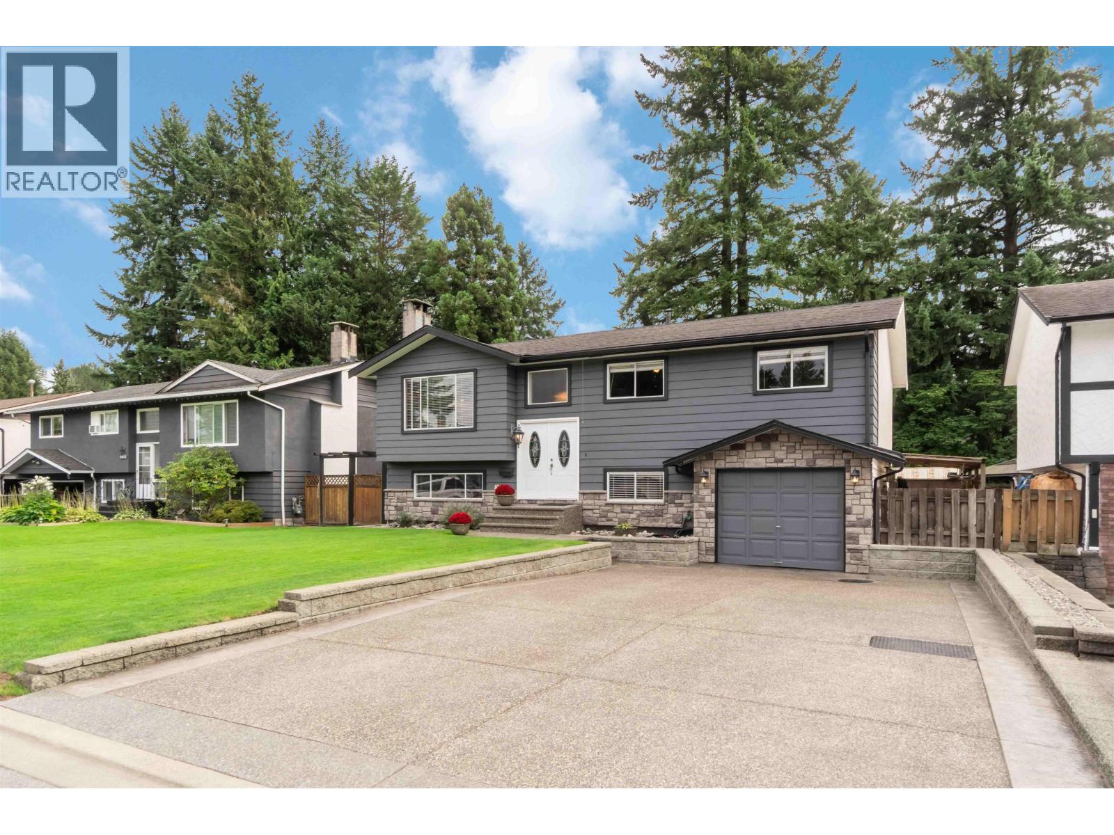 1088 Fraser Avenue, Port Coquitlam, British Columbia  V3B 1L8 - Photo 2 - R3038634