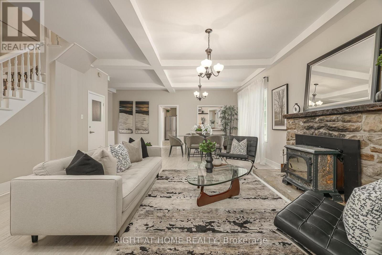 Property at 998 SULPHUR SPRINGS image 5