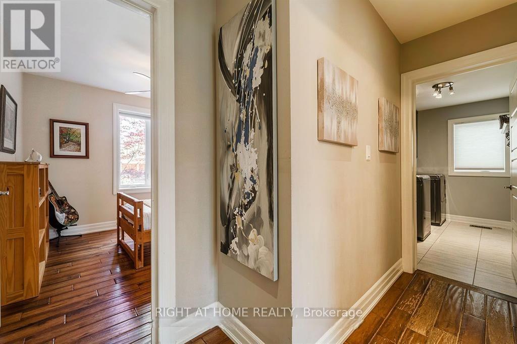 454 Seabourne Drive, Oakville, Ontario  L6L 4G2 - Photo 13 - W12364176