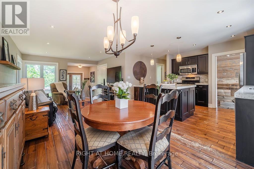 454 Seabourne Drive, Oakville, Ontario  L6L 4G2 - Photo 7 - W12364176
