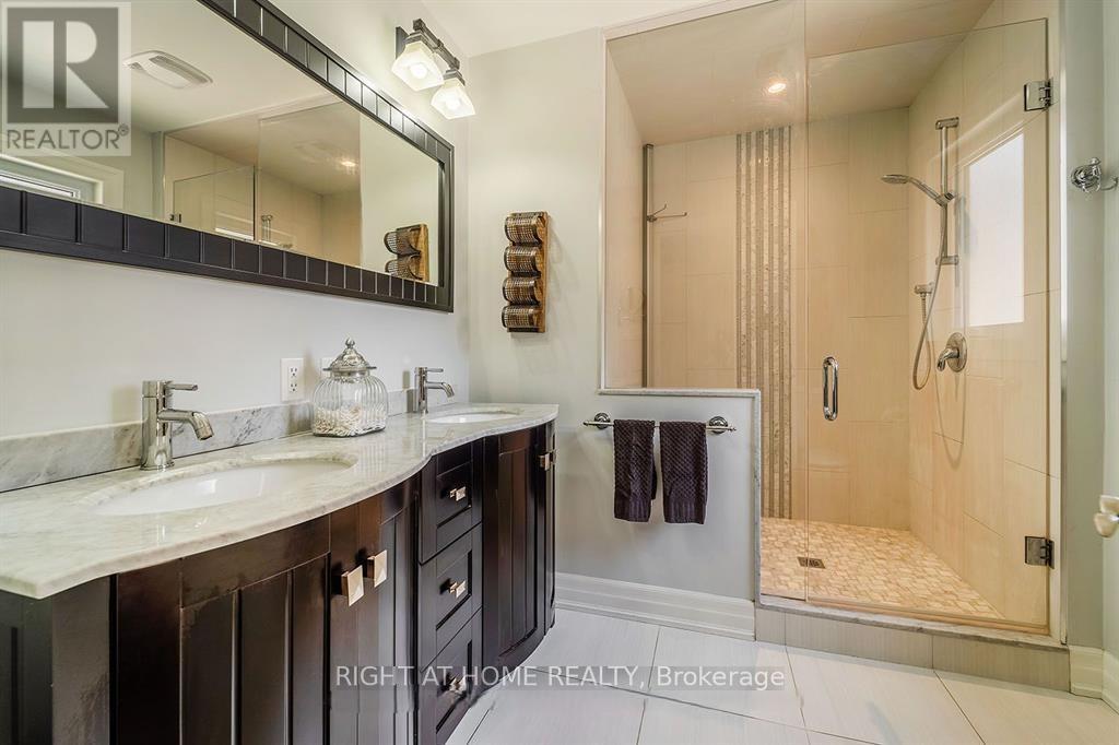 454 Seabourne Drive, Oakville, Ontario  L6L 4G2 - Photo 12 - W12364176