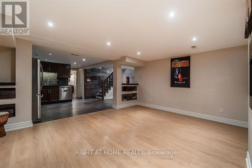 454 Seabourne Drive, Oakville, Ontario  L6L 4G2 - Photo 16 - W12364176