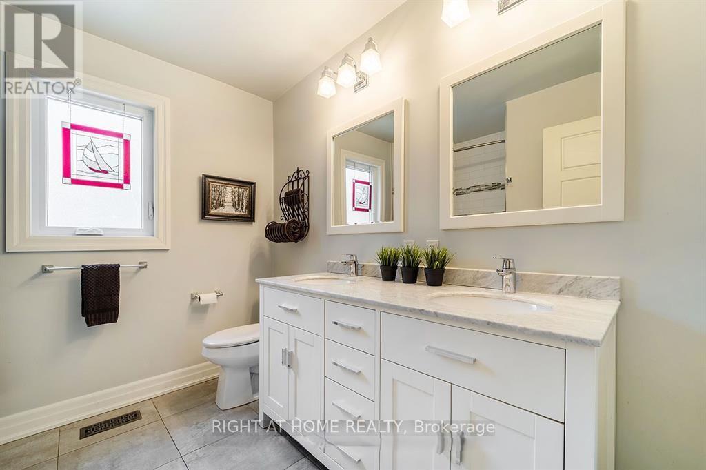 454 Seabourne Drive, Oakville, Ontario  L6L 4G2 - Photo 10 - W12364176