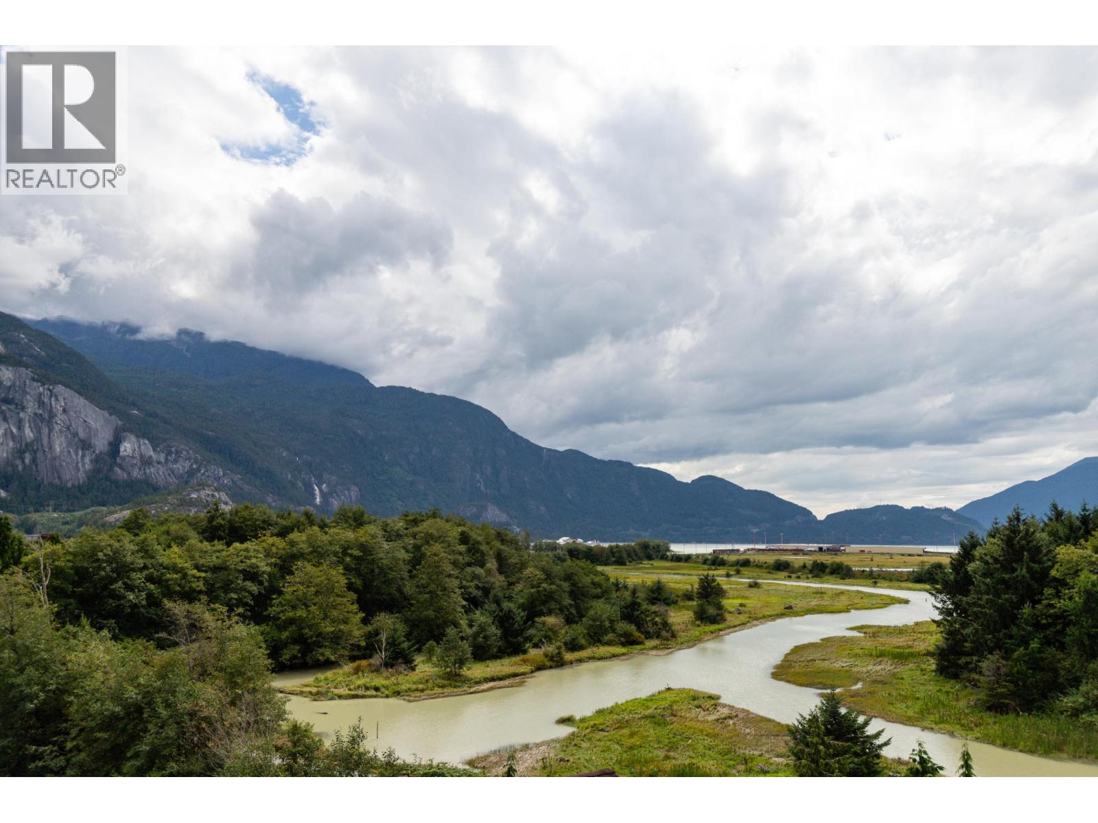 204 1212 Main Street, Squamish, British Columbia  V8B 0S1 - Photo 2 - R3040413