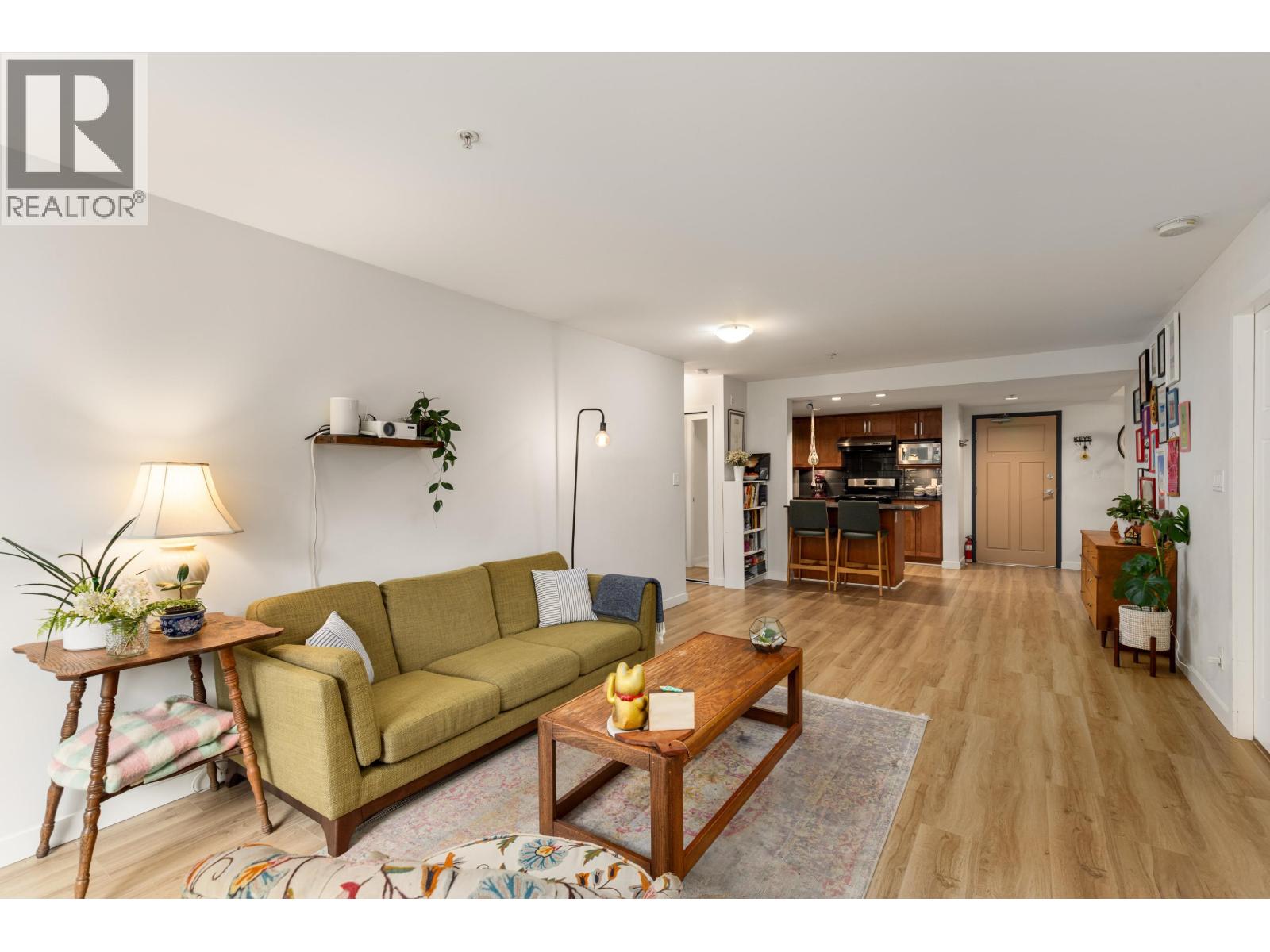 204 1212 Main Street, Squamish, British Columbia  V8B 0S1 - Photo 3 - R3040413