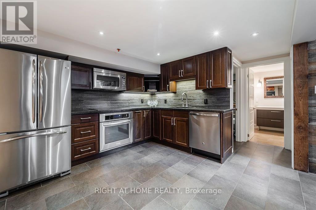 454 Seabourne Drive, Oakville, Ontario  L6L 4G2 - Photo 15 - W12364176