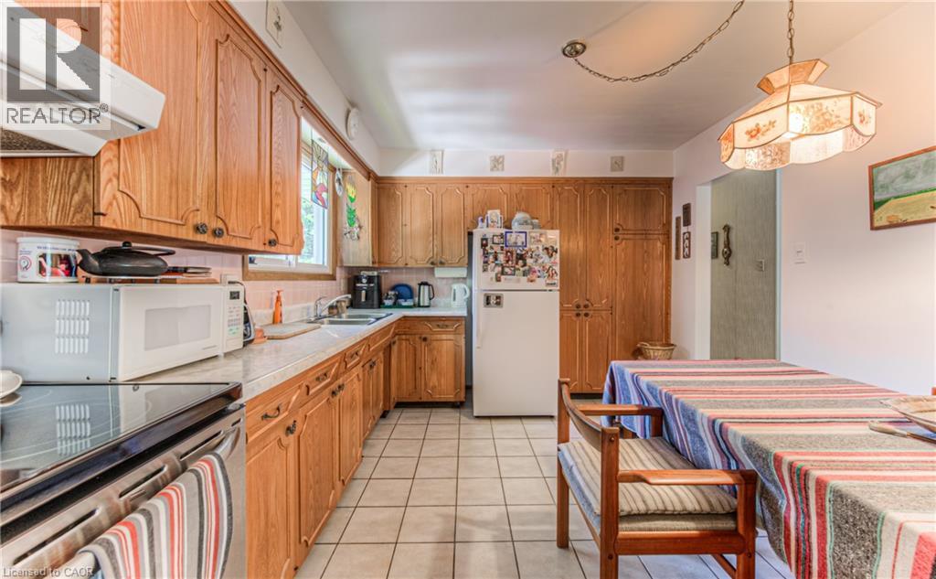 554 Sprucehill Avenue, Waterloo, Ontario  N2L 4V7 - Photo 15 - 40763042