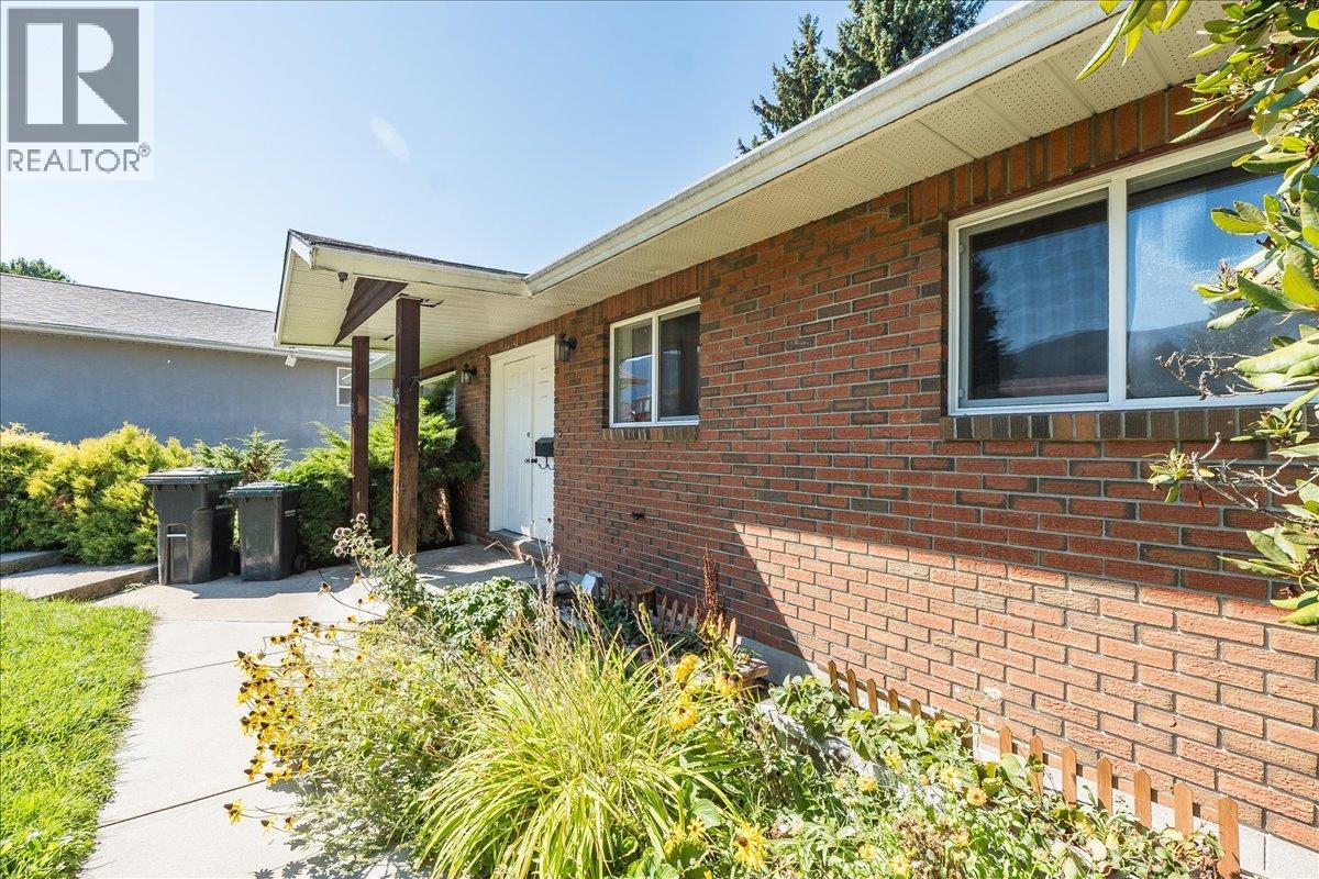 1916 Riverside Crescent, Castlegar, British Columbia