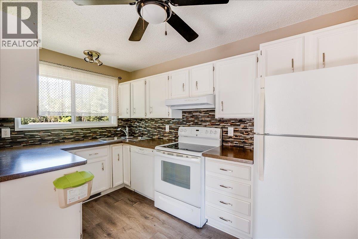 1916 Riverside Crescent, Castlegar, British Columbia  V1N 3W6 - Photo 11 - 10360683