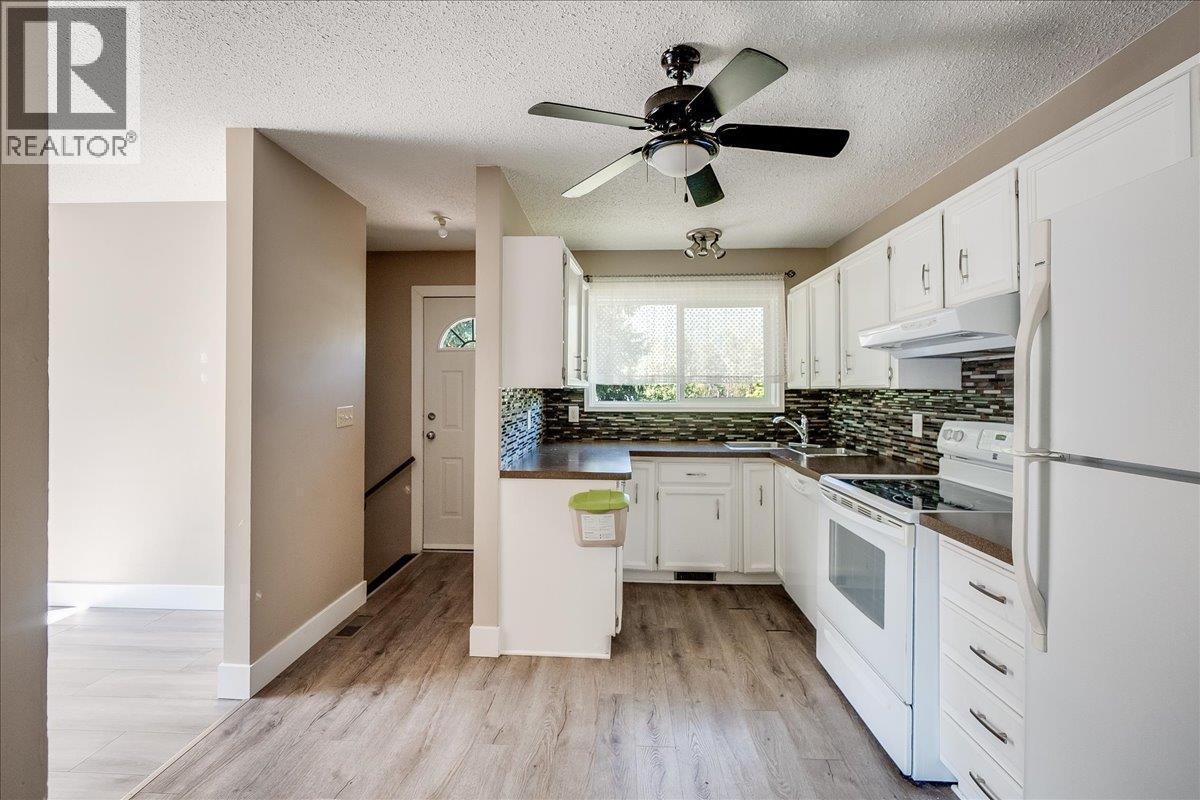 1916 Riverside Crescent, Castlegar, British Columbia  V1N 3W6 - Photo 12 - 10360683