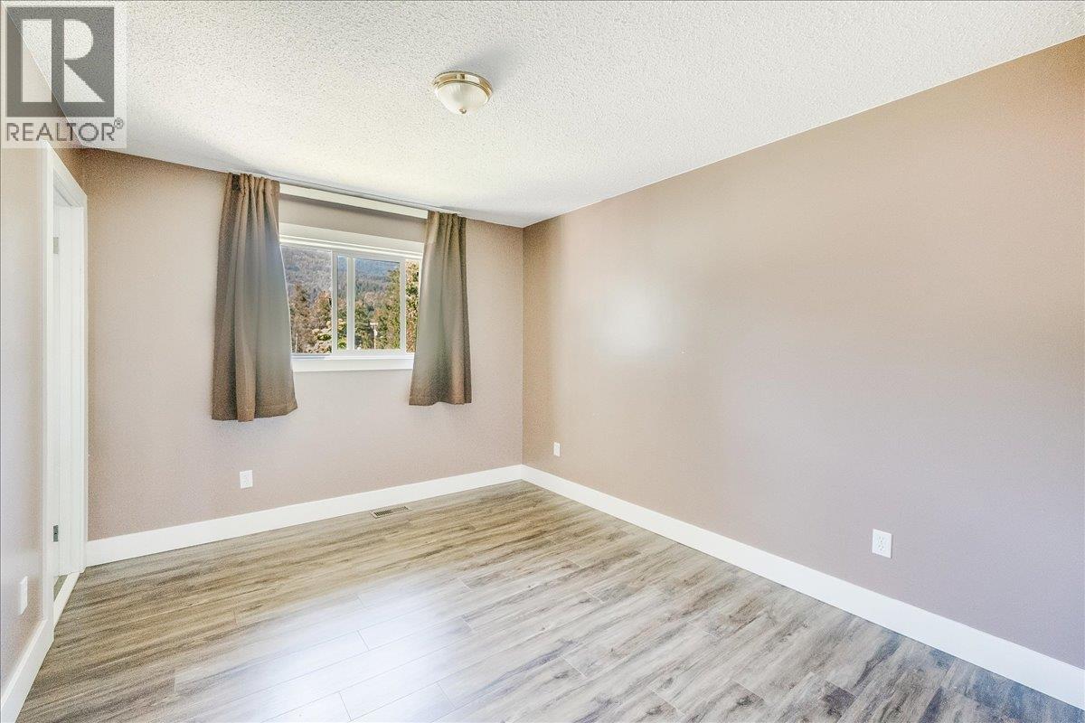 1916 Riverside Crescent, Castlegar, British Columbia  V1N 3W6 - Photo 14 - 10360683