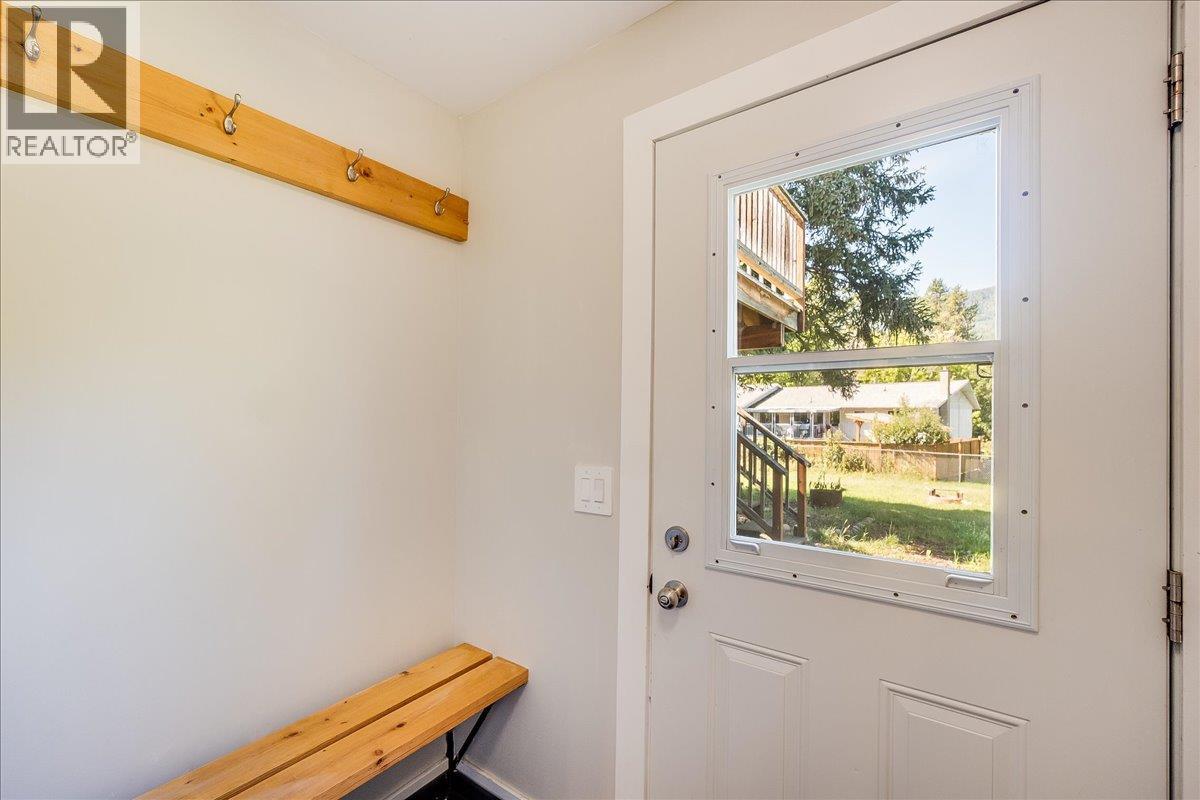 1916 Riverside Crescent, Castlegar, British Columbia  V1N 3W6 - Photo 24 - 10360683