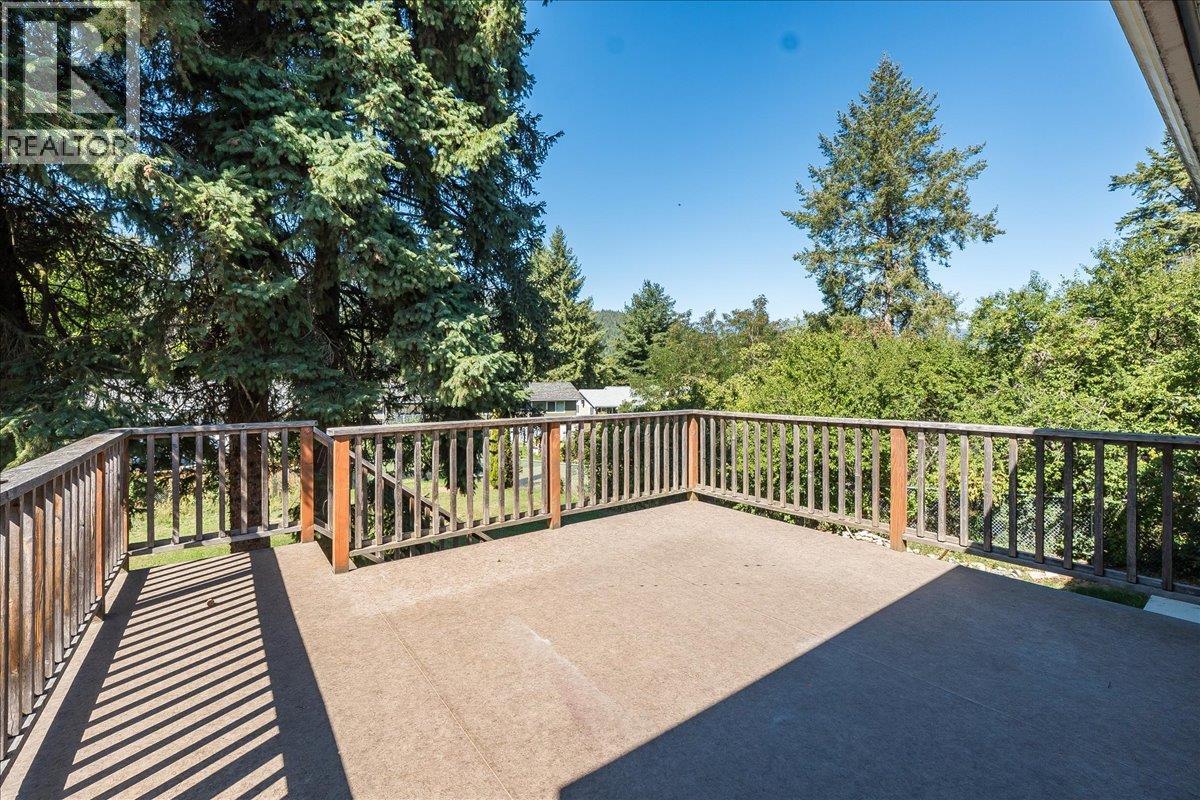 1916 Riverside Crescent, Castlegar, British Columbia  V1N 3W6 - Photo 3 - 10360683