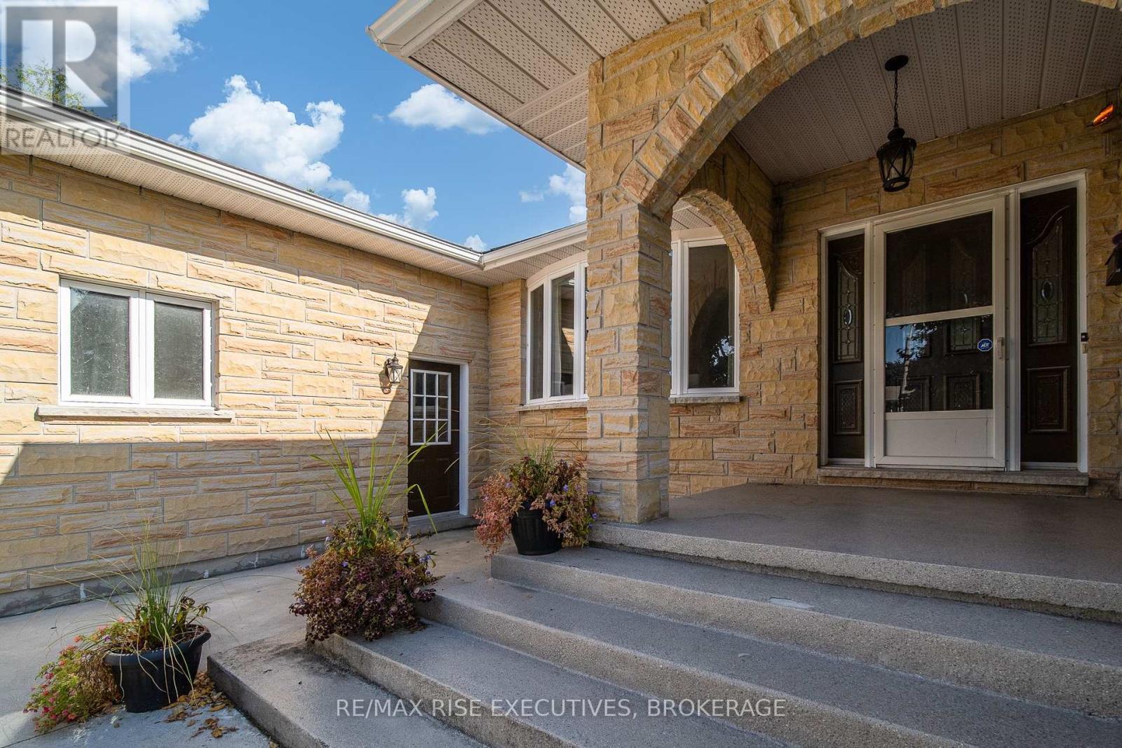 1779 Floyd Avenue, Kingston, Ontario  K7L 4V4 - Photo 3 - X12366296