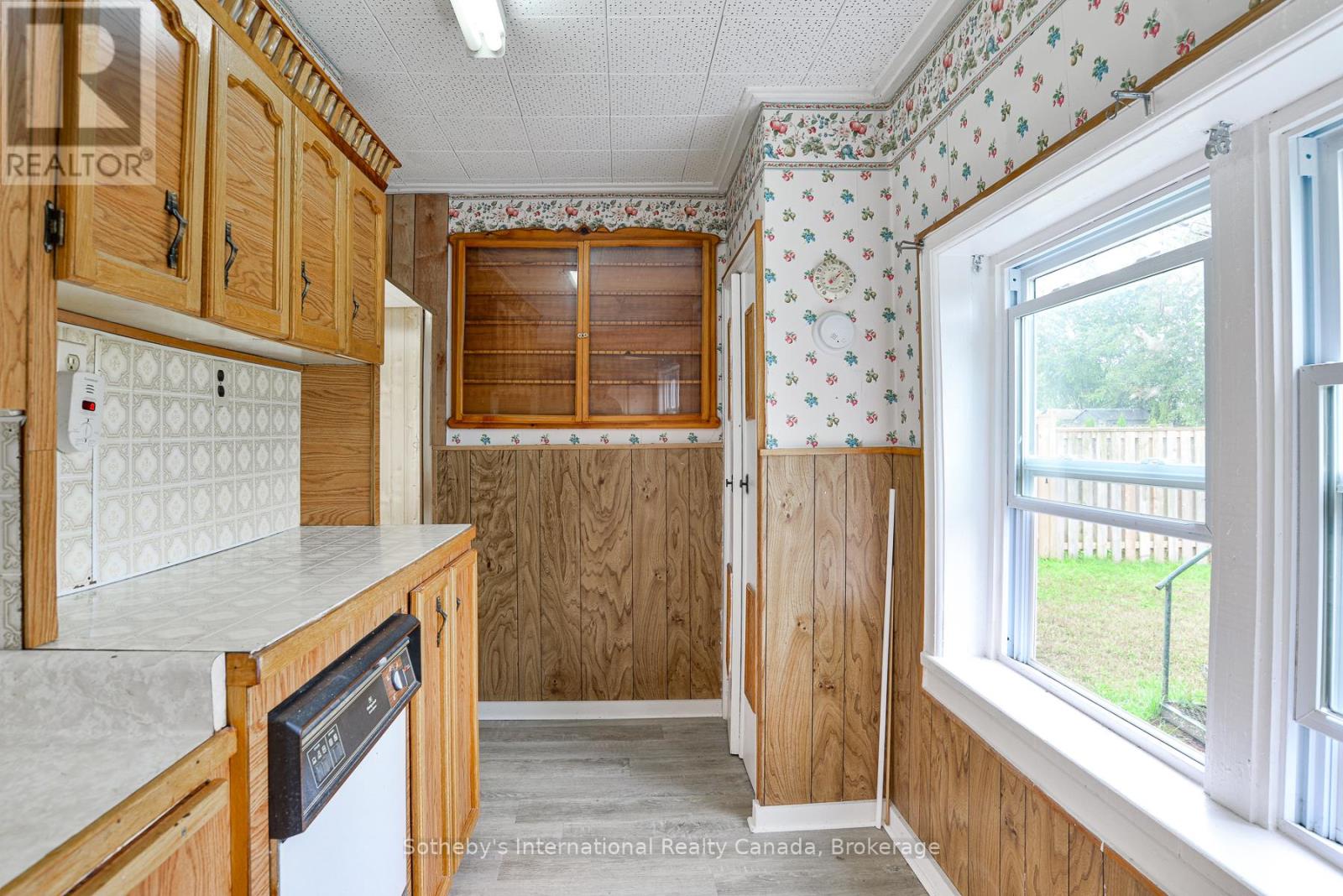 255 Clarence Street, Gravenhurst, Ontario  P1P 1K6 - Photo 13 - X12366273