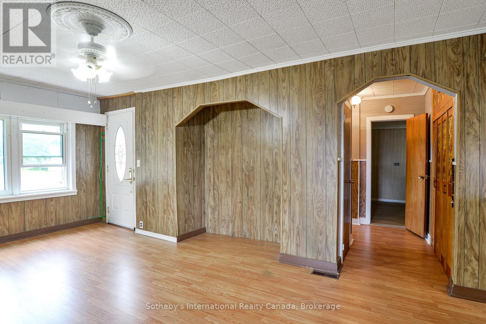 255 Clarence Street, Gravenhurst, Ontario  P1P 1K6 - Photo 5 - X12366273