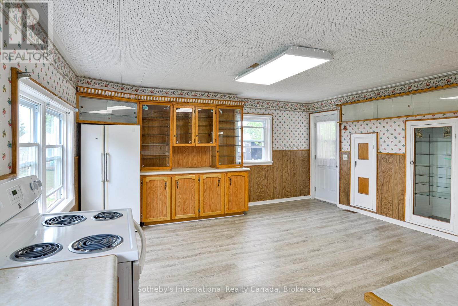 255 Clarence Street, Gravenhurst, Ontario  P1P 1K6 - Photo 9 - X12366273