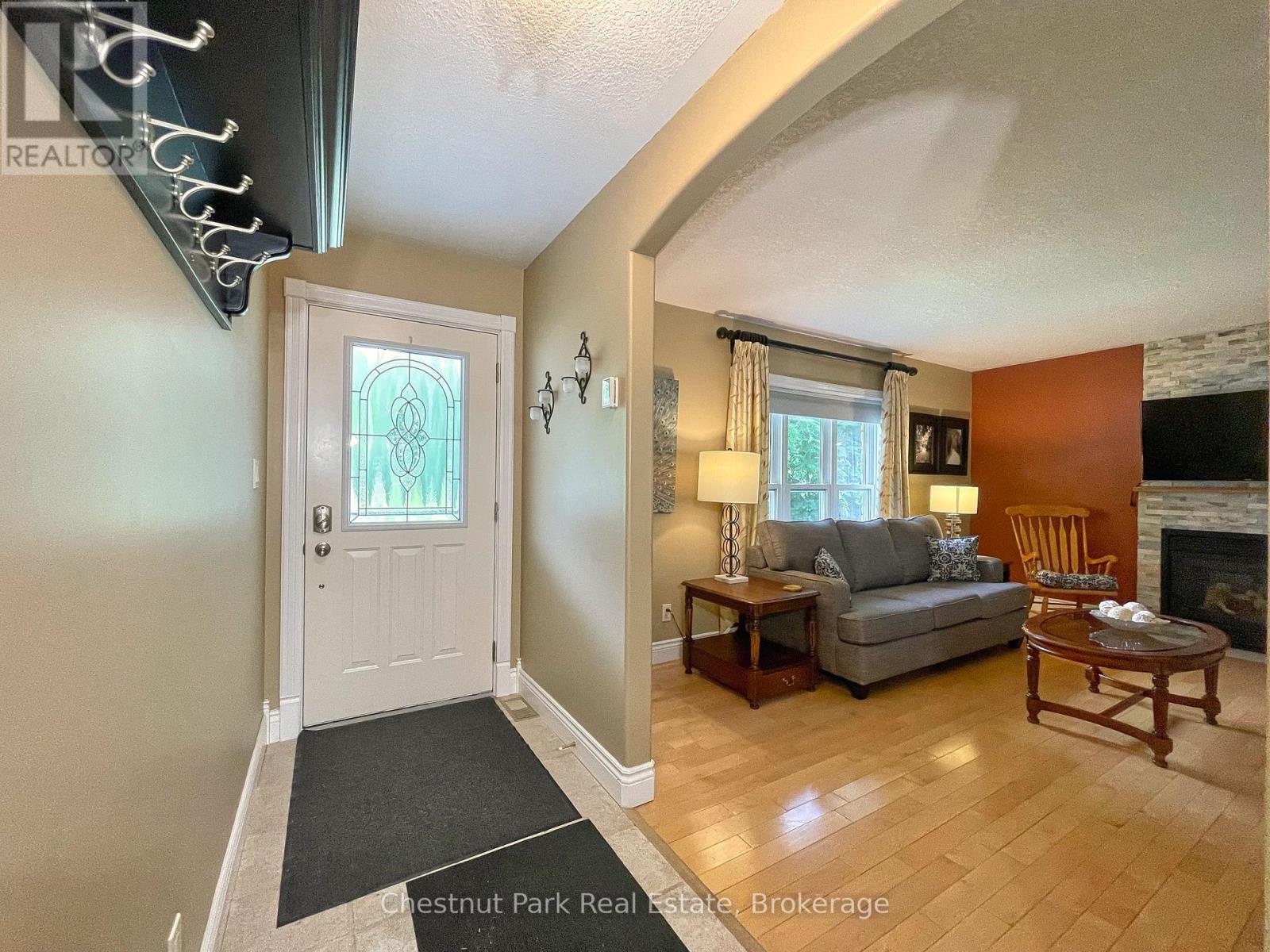 171 Beattie Street, Owen Sound, Ontario  N4K 6X3 - Photo 4 - X12366362