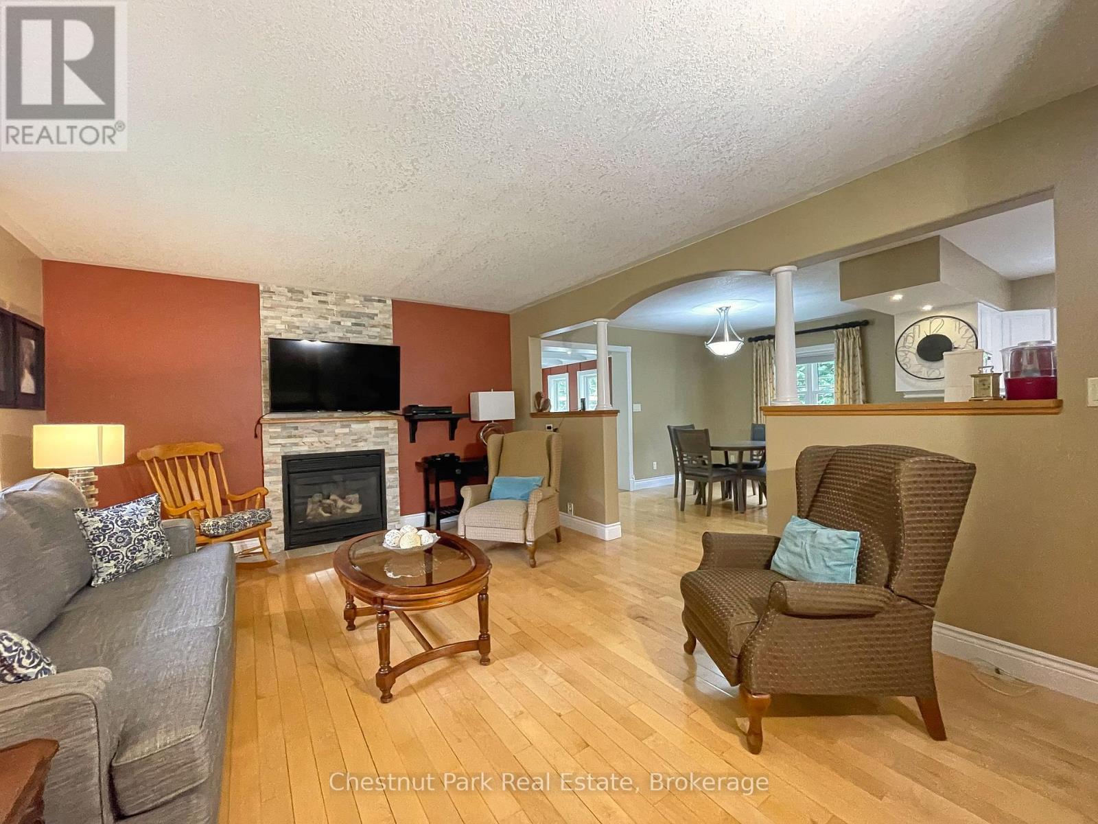 171 Beattie Street, Owen Sound, Ontario  N4K 6X3 - Photo 5 - X12366362